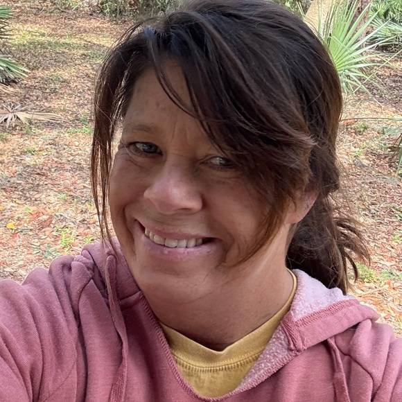 Meet your Posher, Cyndi - Picture 3 of 3